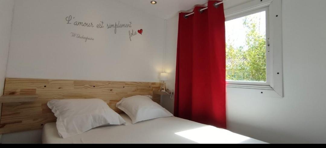 Bungalow Au Pied Du Luberon Saint-Martin-de-la-Brasque Bagian luar foto